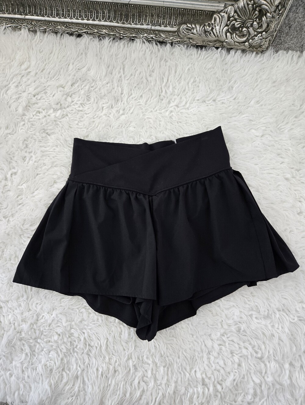 JoyLab Butterfly Crossover Waistband High Rise Woven Shorts. Color Black. Large.